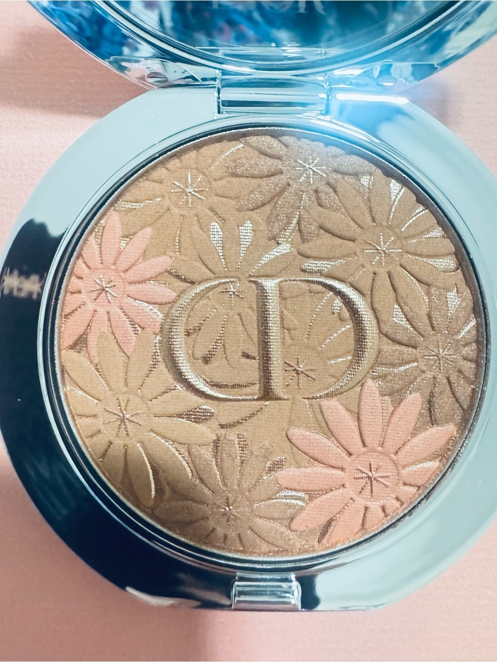 Dior White Daisy Embossed Compact with Red Ladybug Accent coral bronze - Picture 11 of 13